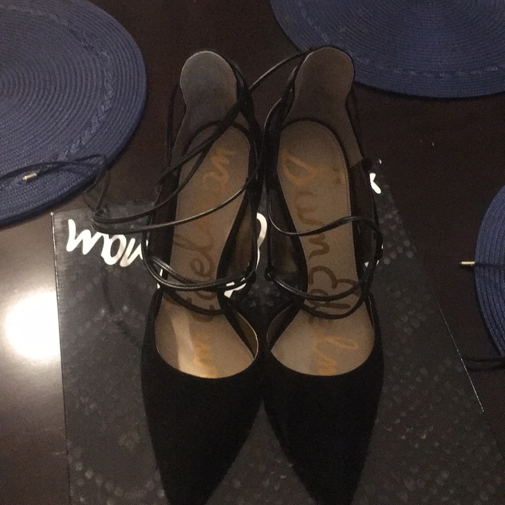 Black suede pump